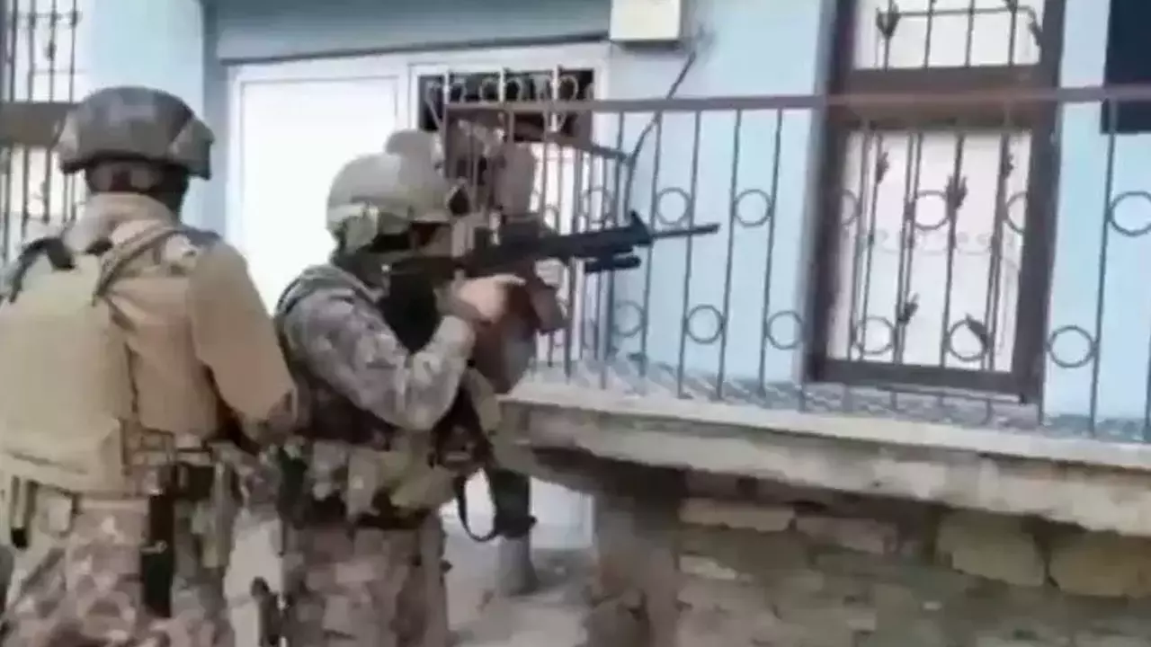 Van'da yakalanan 14 kişi tutuklandı Görseli