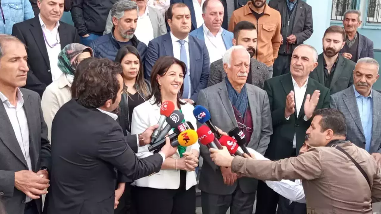 Pervin Buldan oyunu Van'da kullandı Görseli