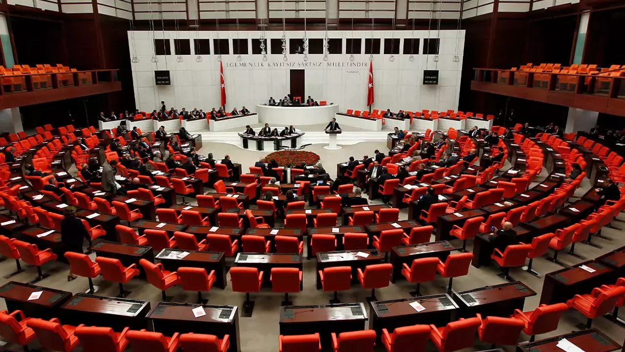 Emeklilere Müjde: Maaş ve İkramiyelerde Büyük Zam Teklifi TBMM’de! Görseli