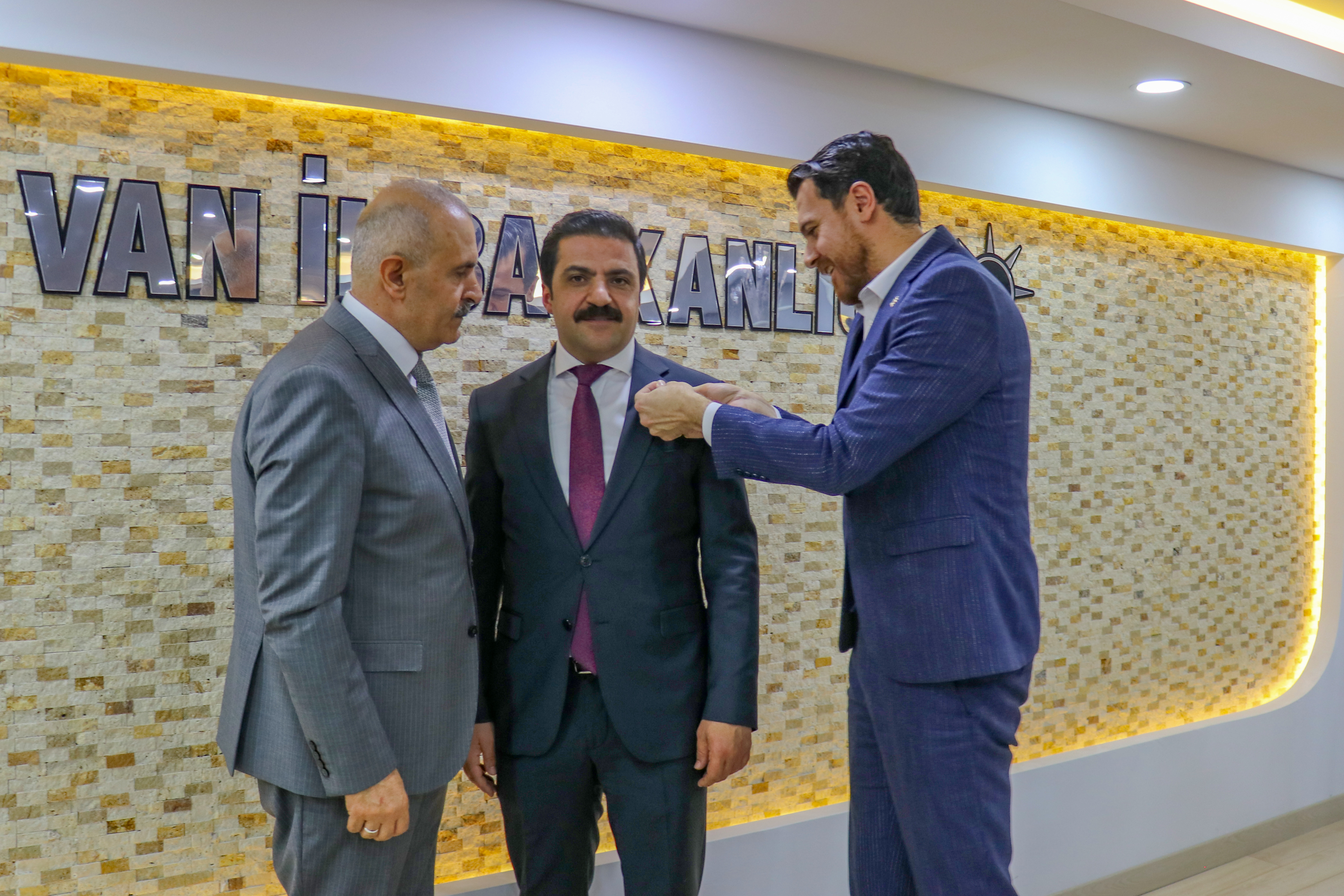 Van Deva Partisi İl Başkanı İstifa Ederek Ak Parti'ye Geçti Görseli