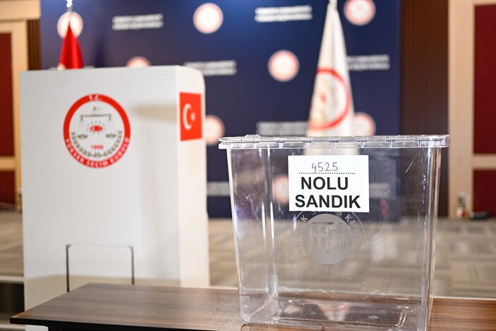 YSK temsili oy kullanma kabini kurdu! Görseli