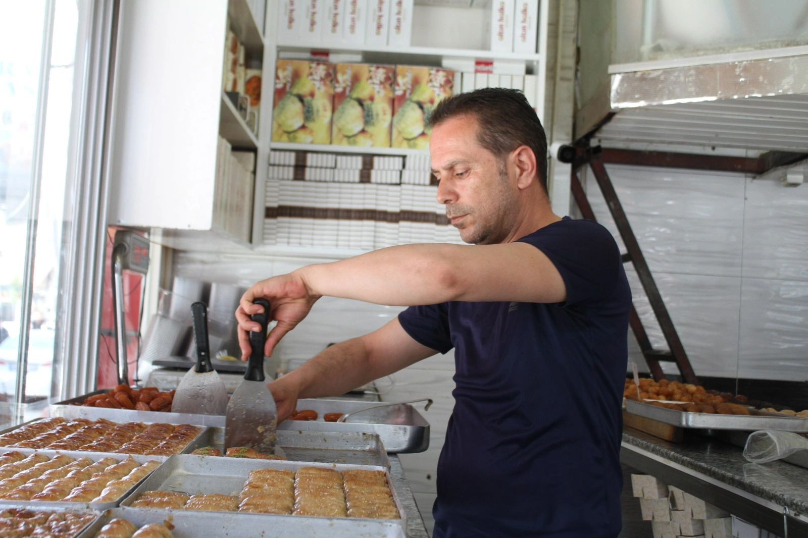 Van'da Bayram Tatlısının Tadı Kaçtı! Yüksek Fiyatlar Cep Yakıyor Görseli
