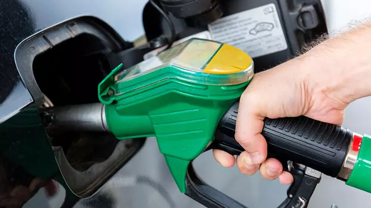 Araç Sahipleri Dikkat! Motorine Büyük Zam Geliyor Görseli