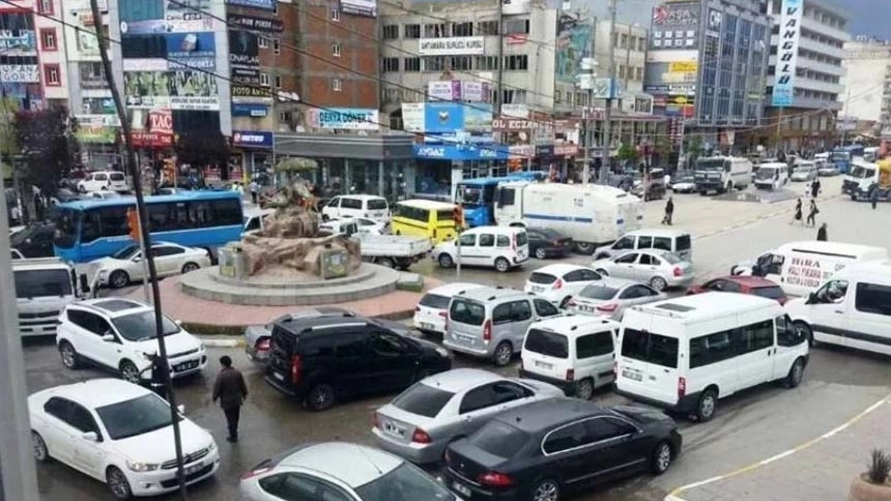 Van'da trafiğe kayıtlı ne kadar araç var? İşte Rakamlar Görseli