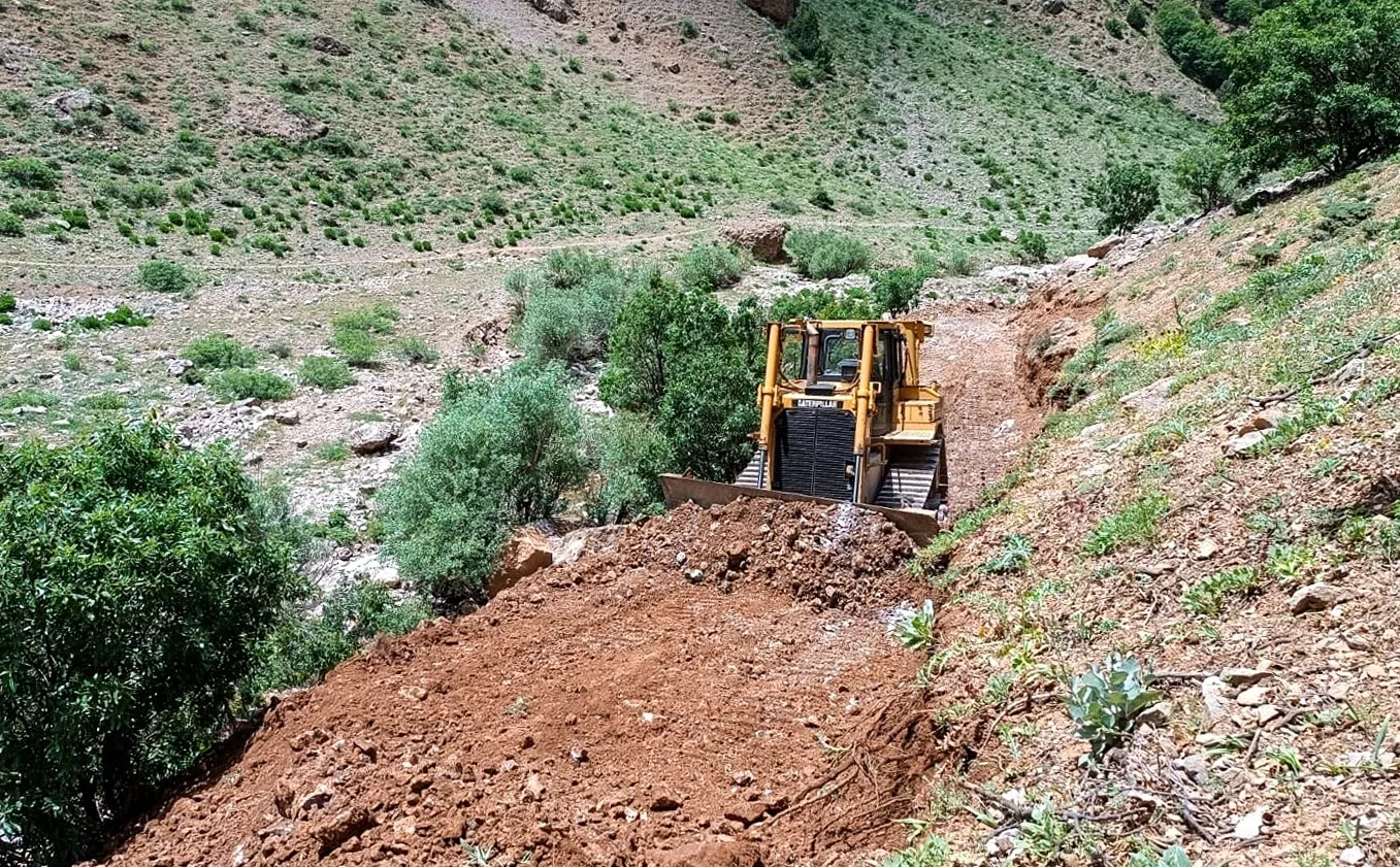 Van'da kırsalda yol iyileştirme çalışmaları sürüyor Görseli