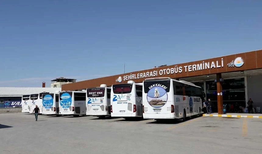 Van'da Bayram Öncesi Uçak ve Otobüs Biletleri Cep Yakıyor Görseli