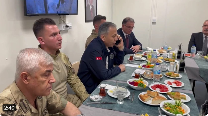Erdoğan Van'daki askerlerin bayramını kutladı Görseli