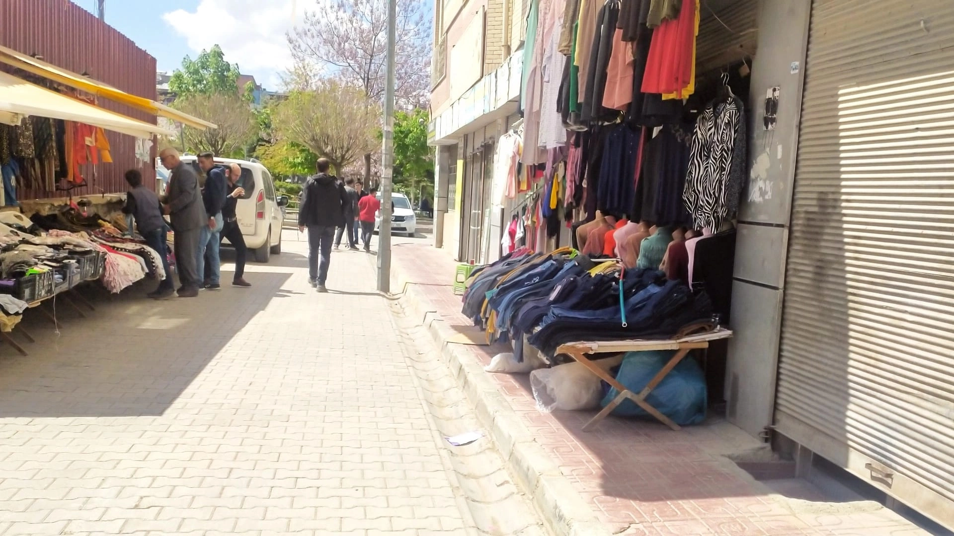 Van'da Kaldırım İşgali Eziyeti! Görseli