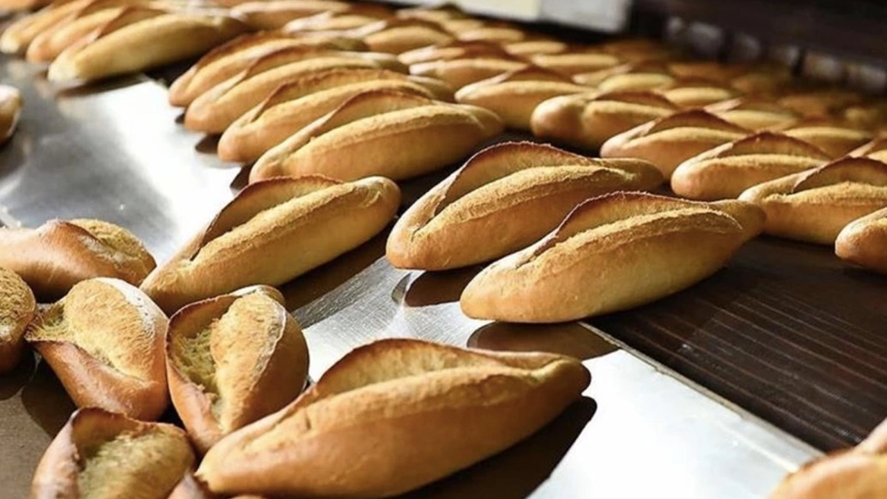Van'ın o ilçesinde ekmeğe yüksek fiyatlı zam tarifesi! Görseli