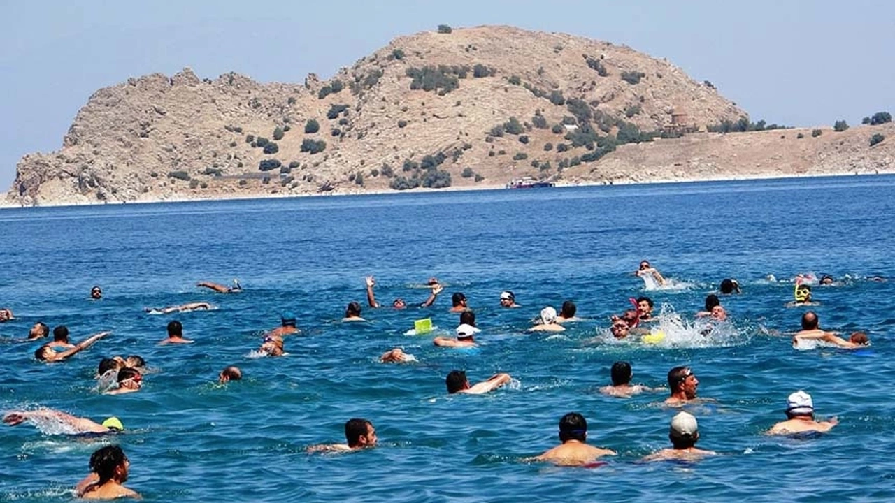 2. Van Denizi Yüzme Festivali Düzenlenecek Görseli