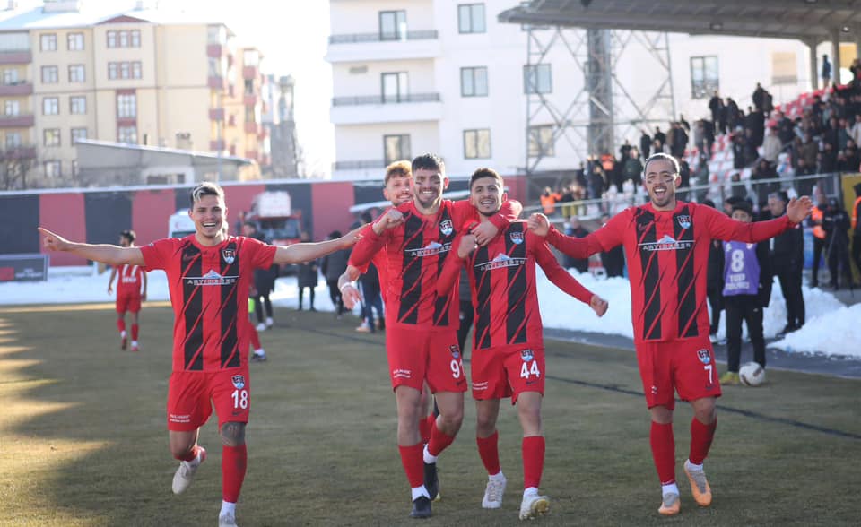 Vanspor'da galibiyet serisi sürüyor...İşte puan durumu ve haftanın maçı Görseli