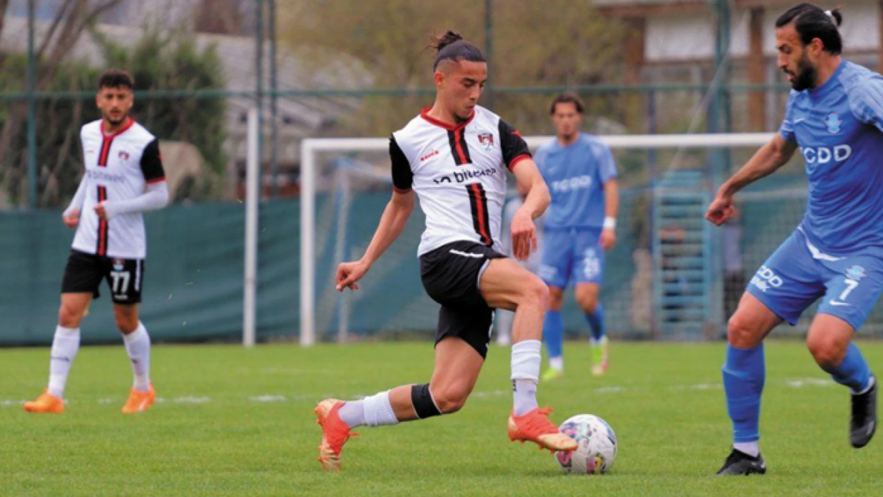 Vanspor eski futbolcusu Emre Oymak'ı kadrosuna kattı Görseli