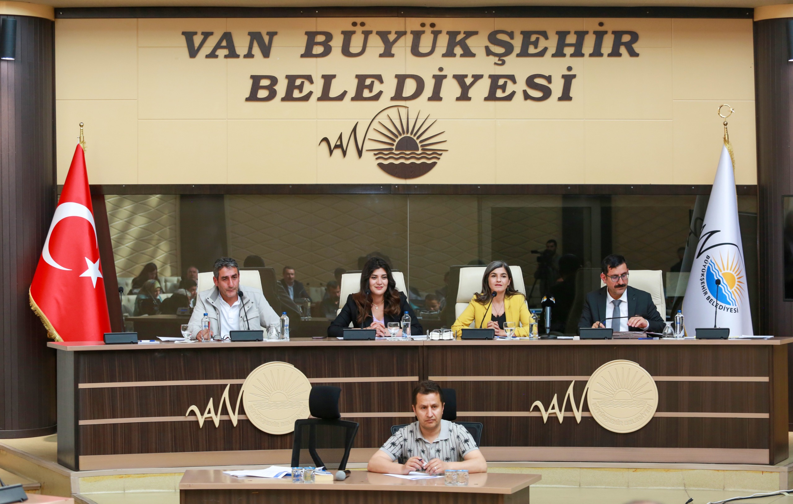Van Büyükşehir Belediyesi elektrik borcu için 136 milyon TL kredi çekecek - Kare 5