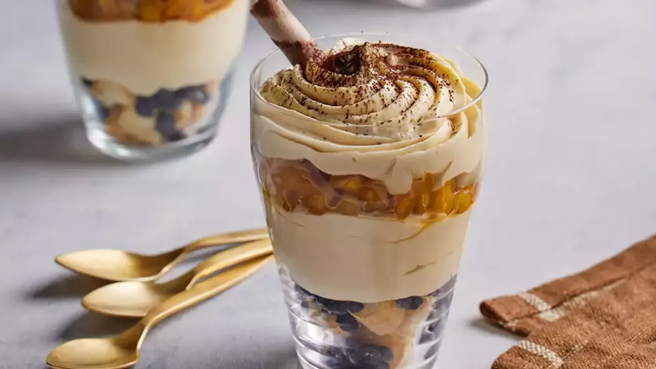 GELİNİM MUTFAKTA TİRAMİSU ŞELALESİ TARİFİ: Lezzet Dolu Tiramisu'nun Sırrı! Görseli
