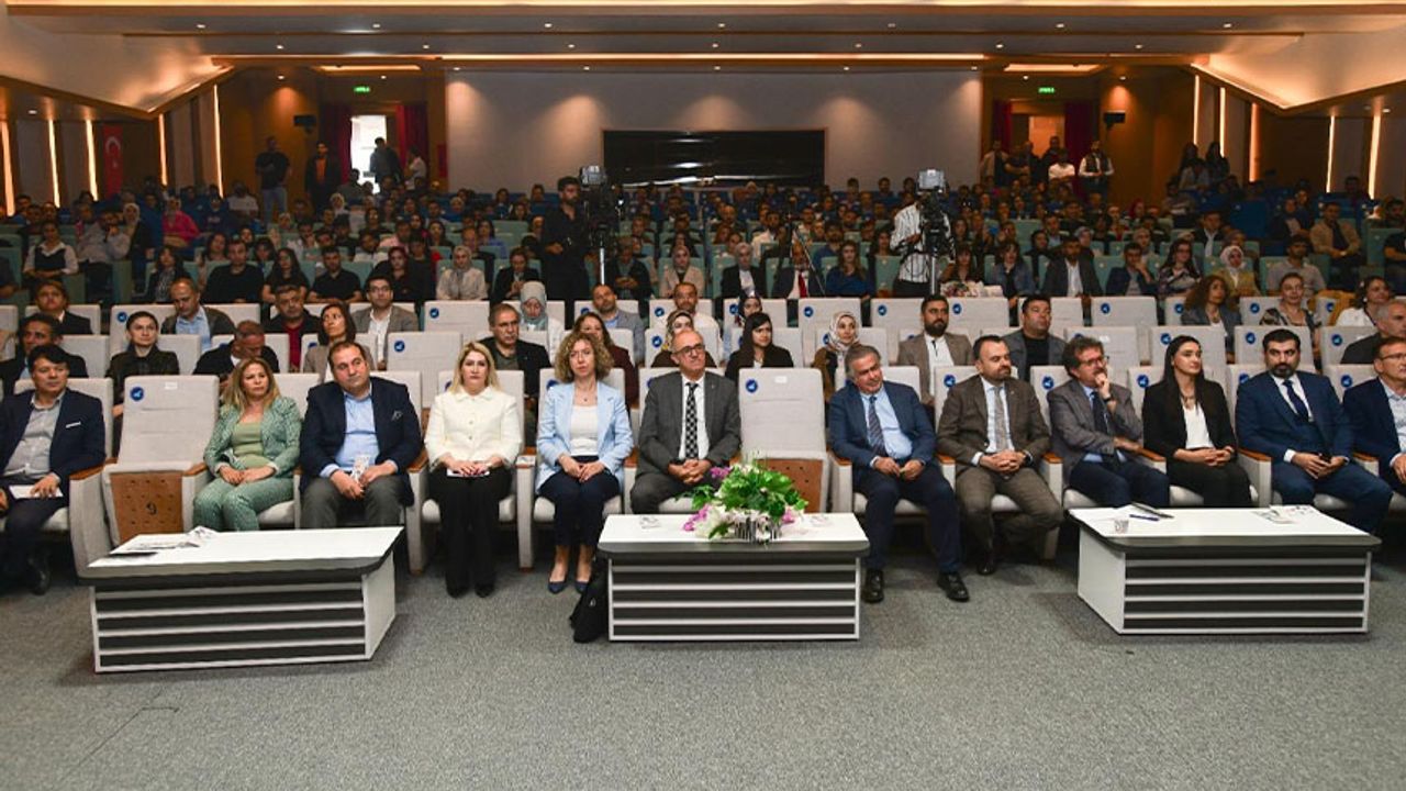 Van YYÜ’de proje sahiplerine teşekkür belgesi Görseli