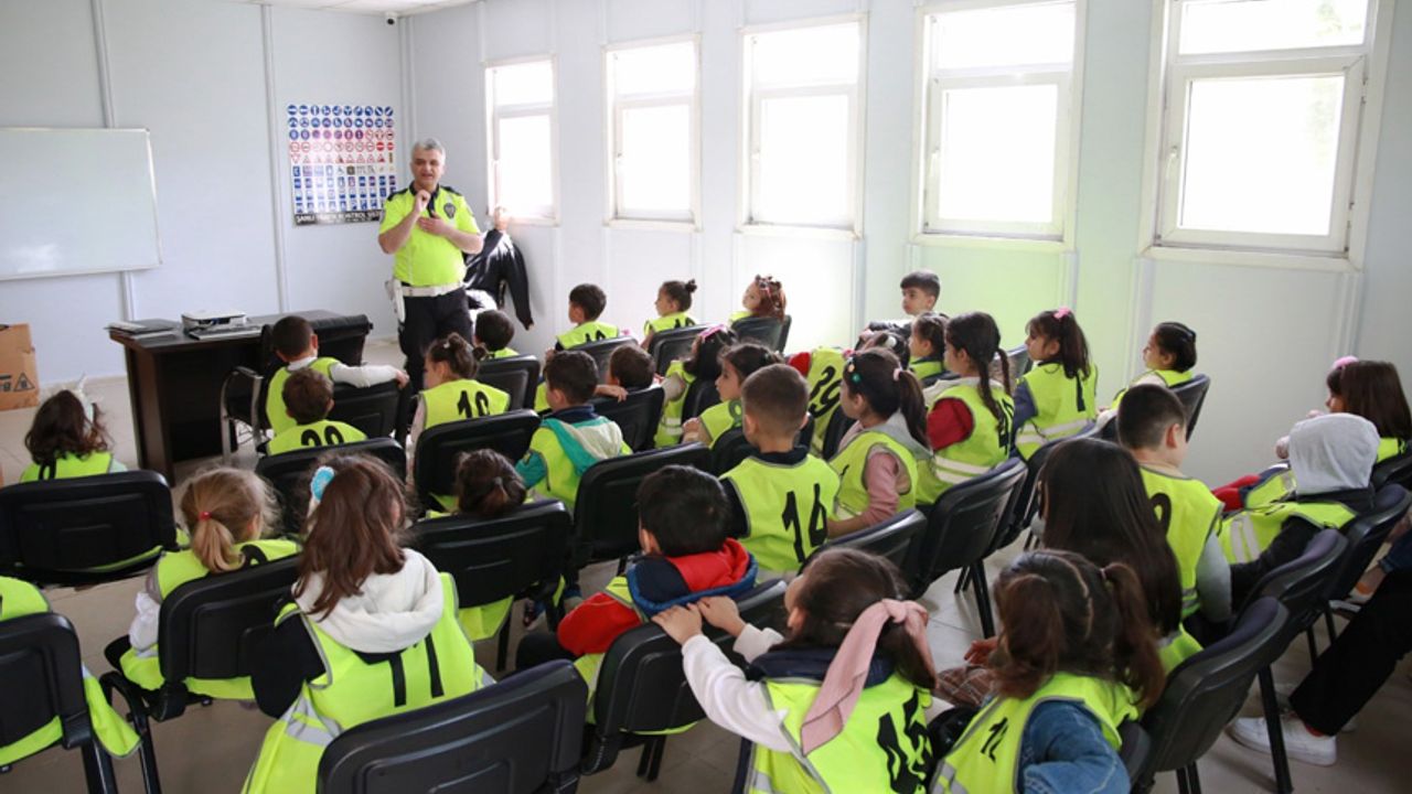 Van’da çocuklara trafik eğitimi Görseli