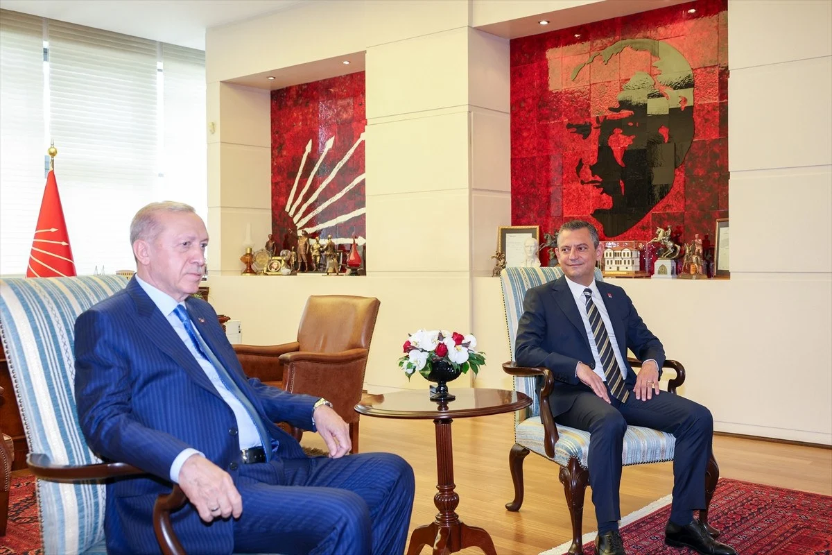 Cumhurbaşkanı Erdoğan Özgür Özel'i ziyaret etti Görseli