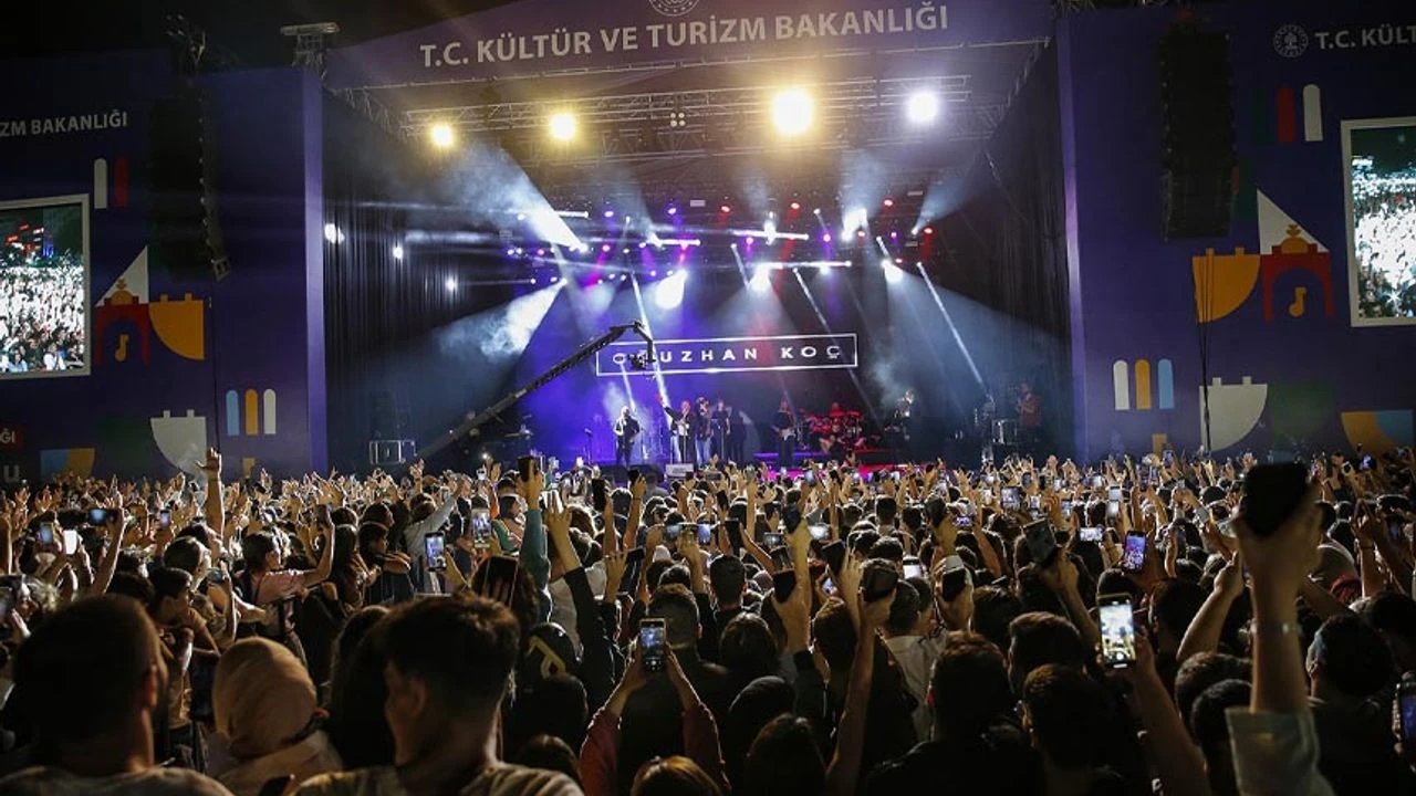 Ünlü sanatçılar Van’a geliyor Görseli