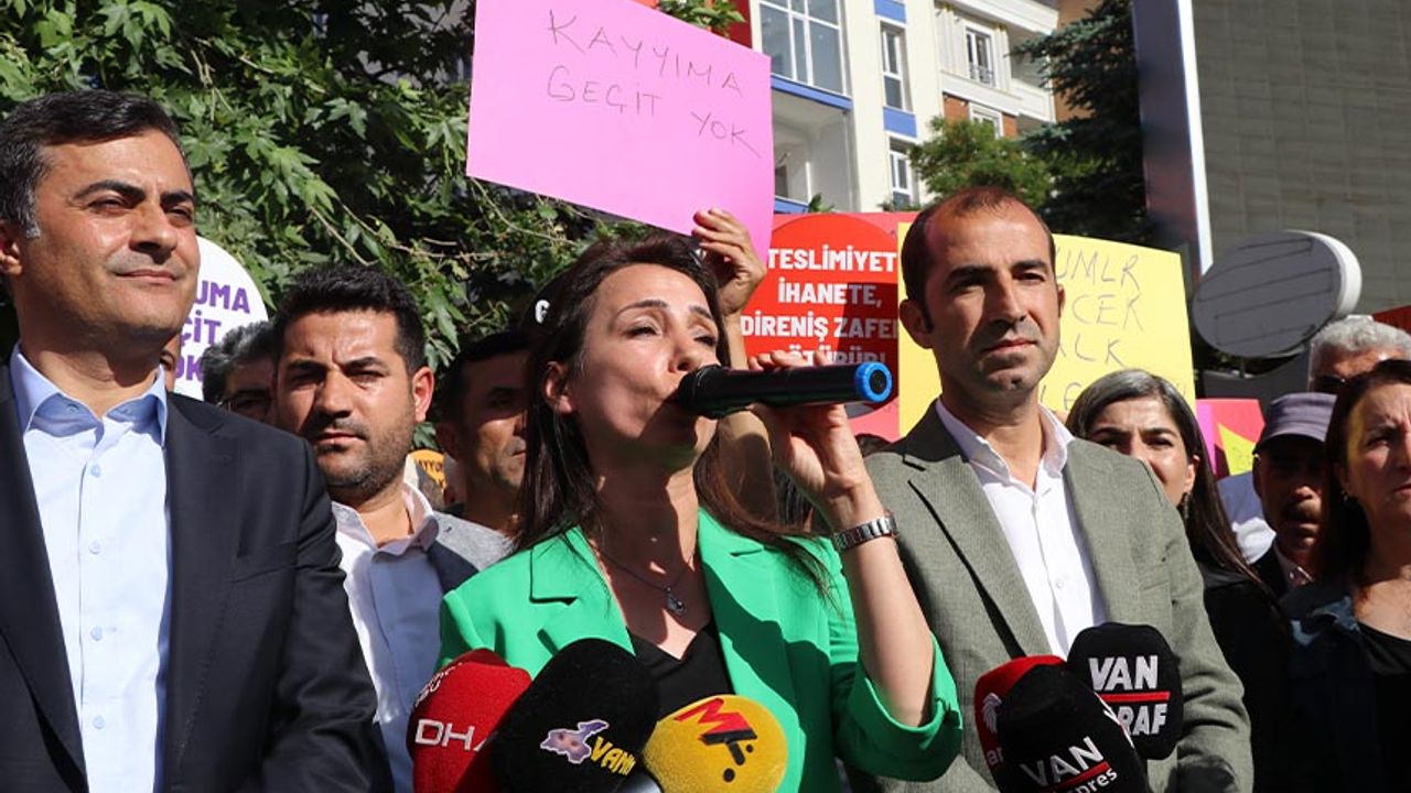 Van’da kayyum protestosu devam etti Görseli