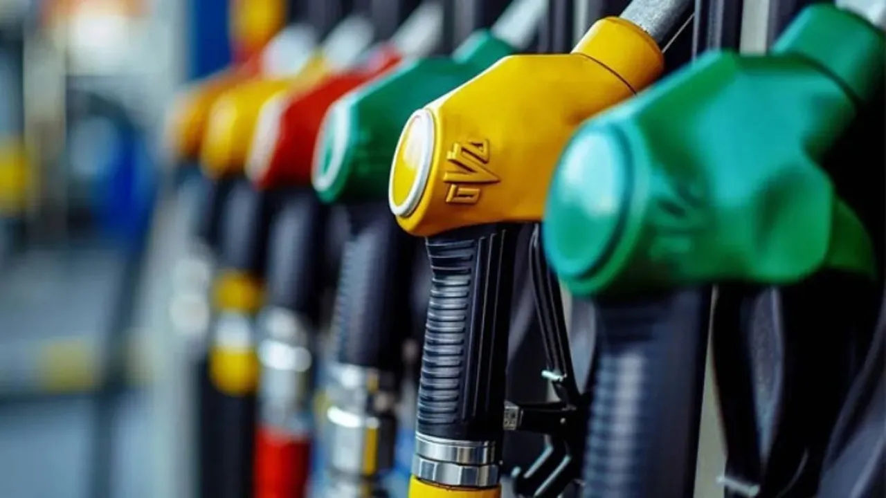 Akaryakıta Çifte Zam Yolda: Benzin ve Motorin Fiyatları Artıyor! Görseli