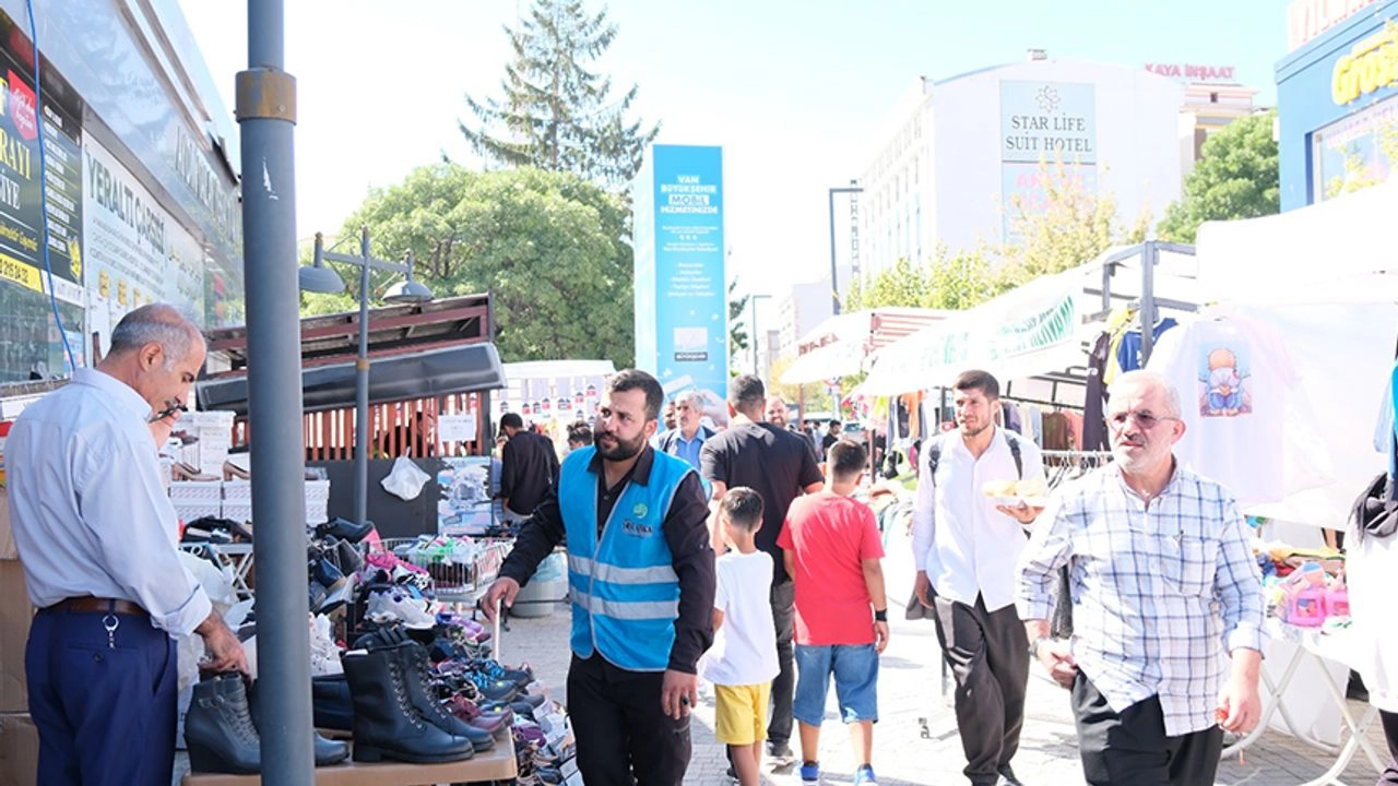 Van’da ihtiyaç sahibi aileler için kermes açıldı Görseli