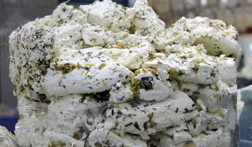 Van'da otlu peynir fiyatı altınla yarışıyor! Görseli