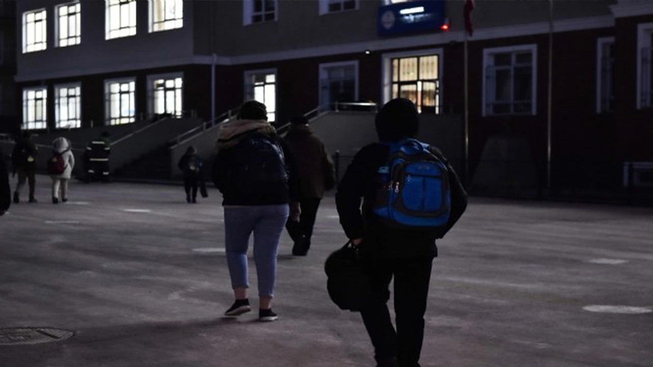 MEB'den ders saatlerine 'kış saati' düzenlemesi! Görseli