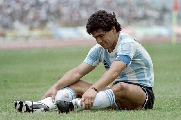 Maradona: Futbolun Tanrısı, Yaşamın Tragik Kahramanı Görseli