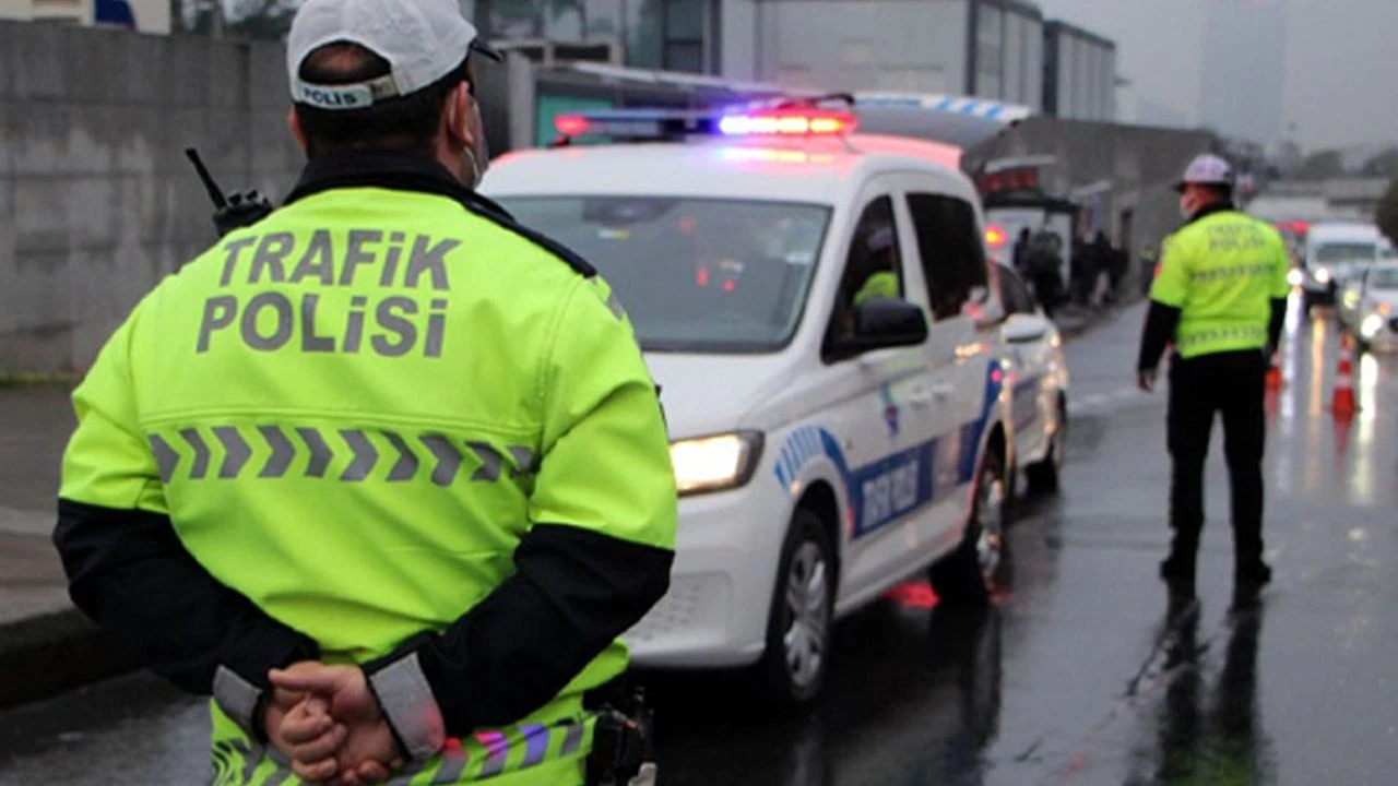 Cezalar 2025'le birlikte uçacak: En düşük trafik cezası ne kadar olacak? Görseli