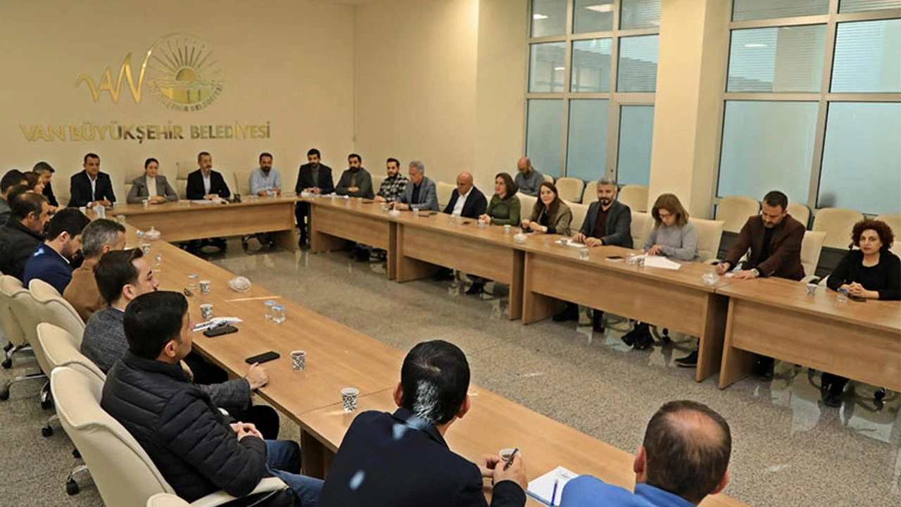 Van Büyükşehir’den karla mücadele toplantısı Görseli