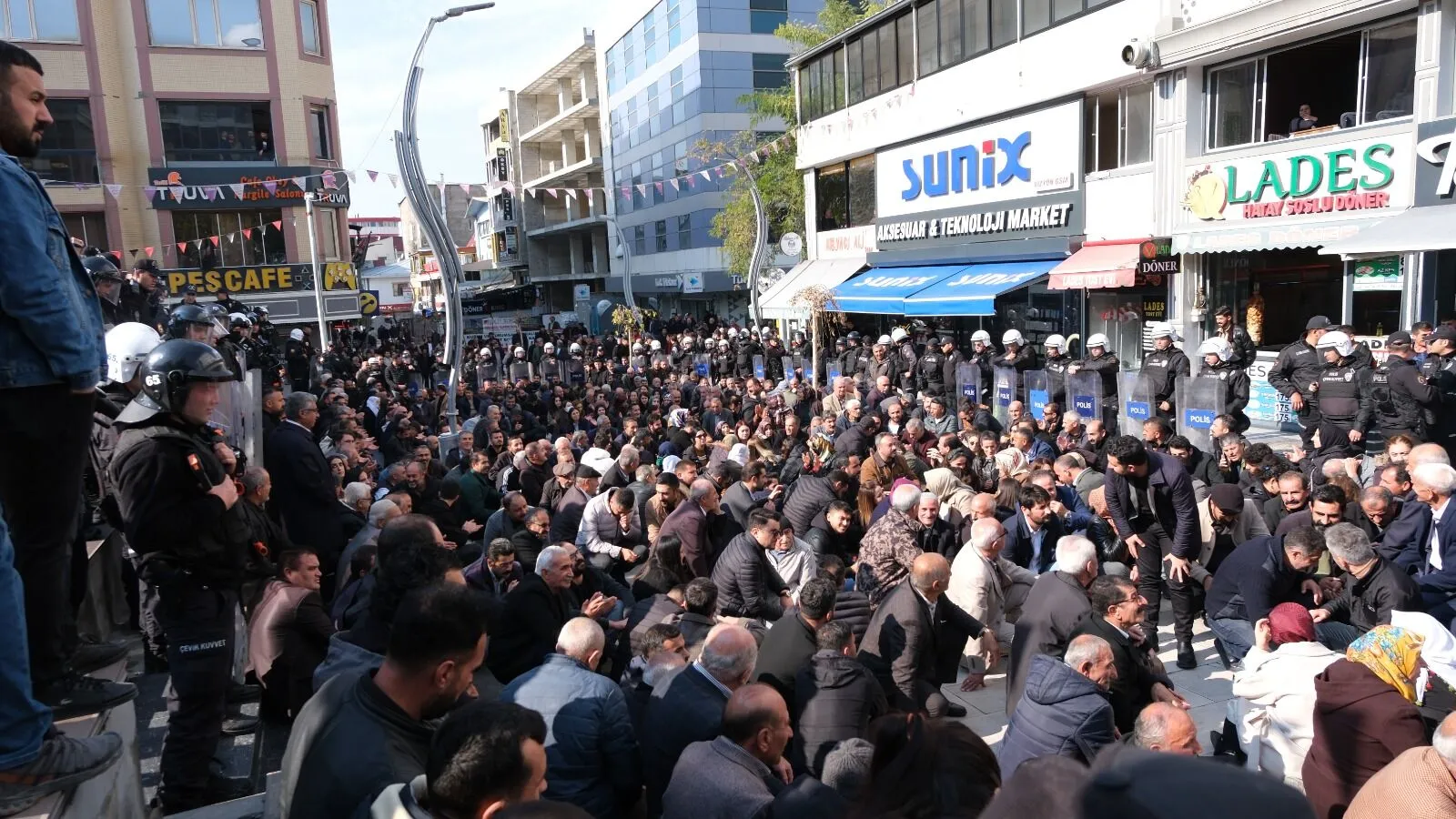 Van’da kayyum protestosu Görseli