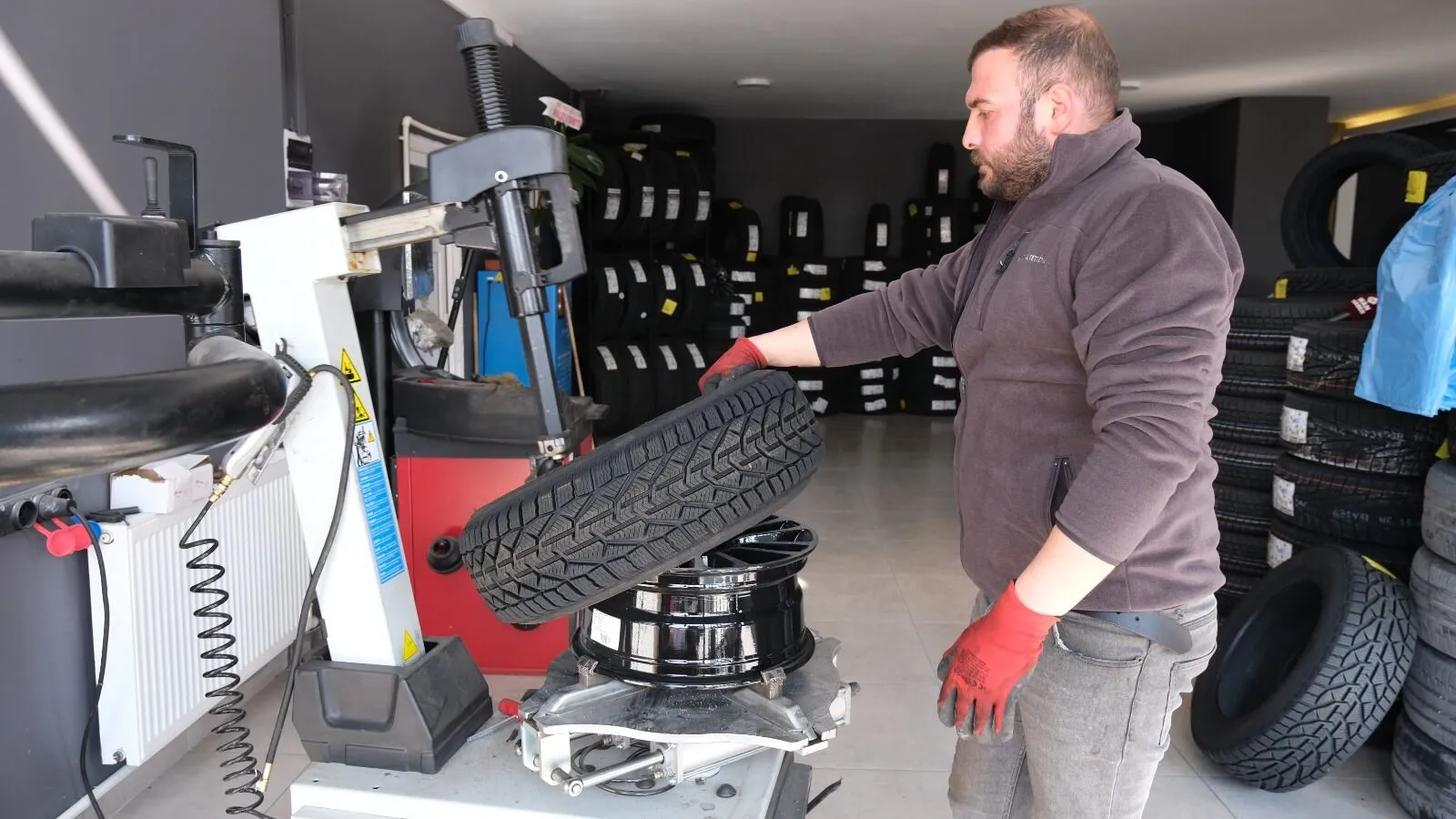 Van’da oto lastik ustaları dernekleşmek istiyor Görseli