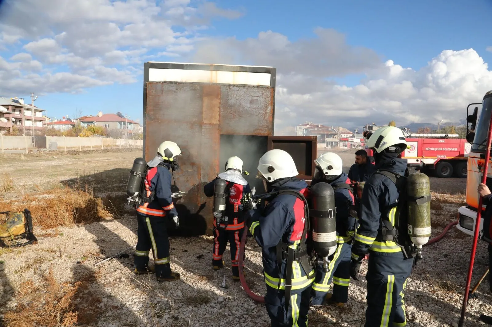 Van İtfaiyesinden eğitim tatbikatı Görseli