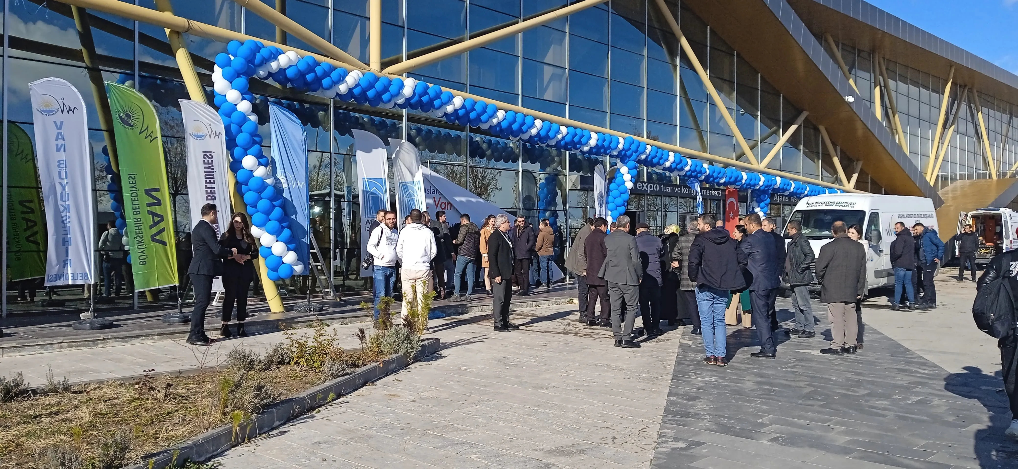 Van’da Türkiye’nin en büyük 3. turizm fuarı açıldı Görseli