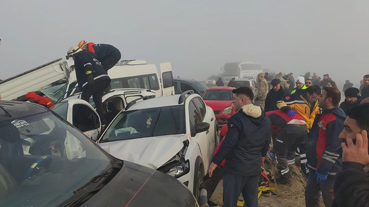 Van’daki kaza Türkiye gündeminde Görseli