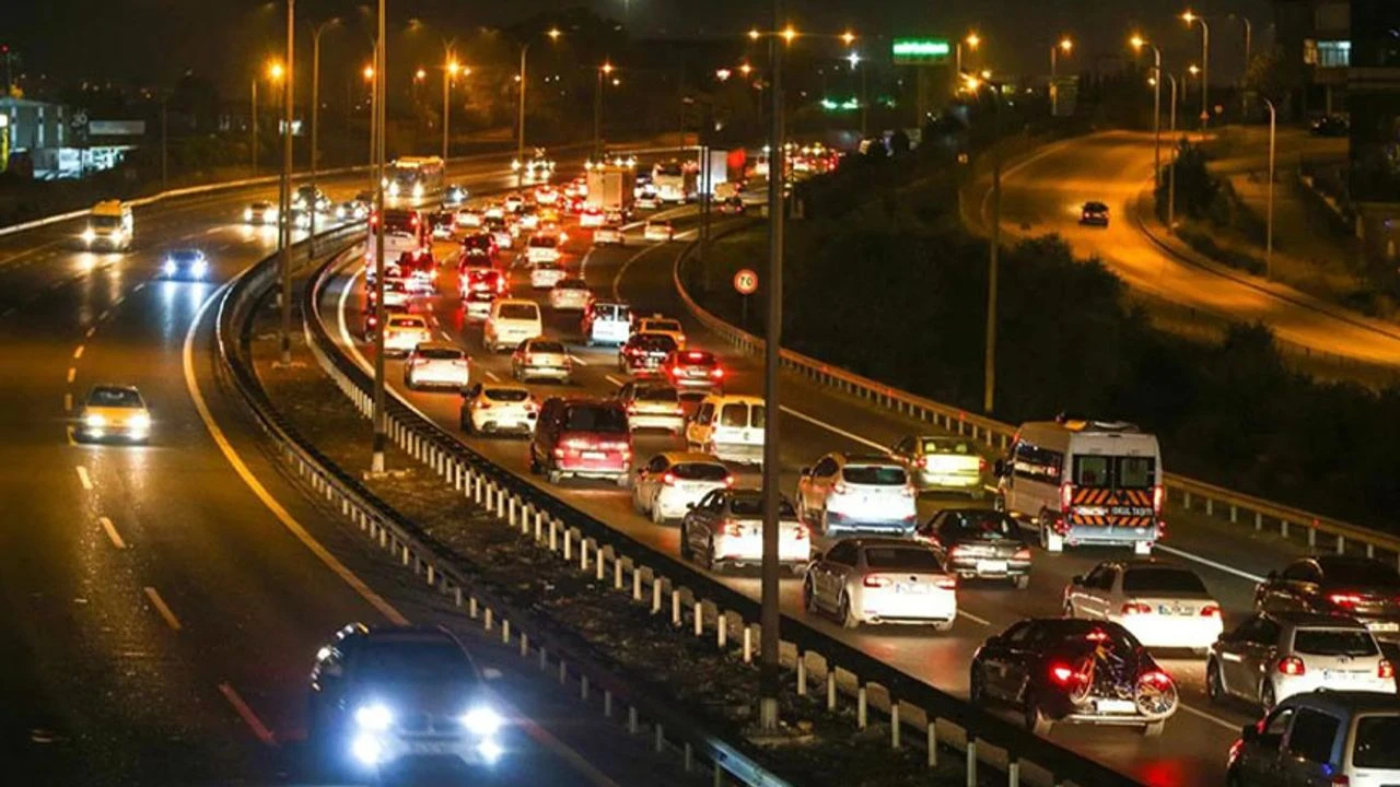 Gelir İdaresi'nden sürücülere uyarı: Sakın geçe bırakmayın Görseli