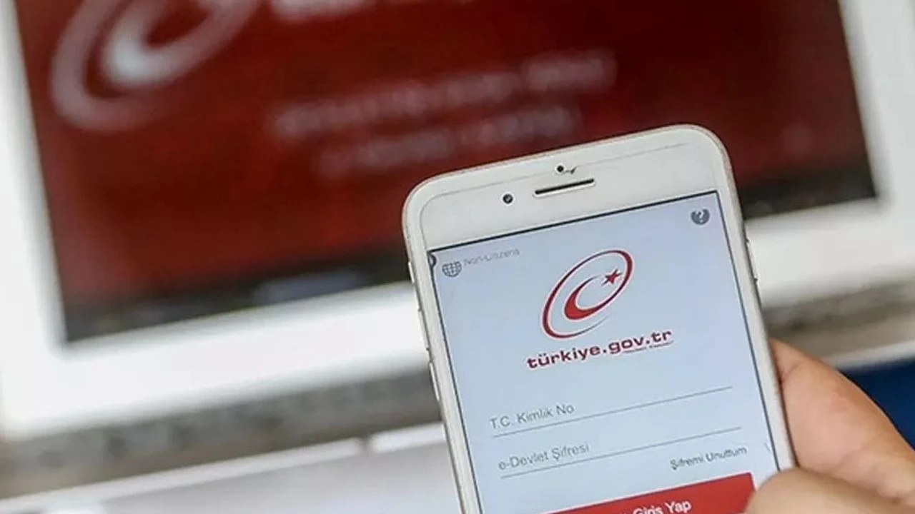 'Kırtasiyeden al gel olmayacak' bir devir kapanıyor! e-Devlet'e yeni işlem geliyor Görseli