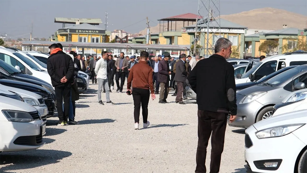 Van’da açık oto pazarı giriş ücretine zam yapıldı! Görseli