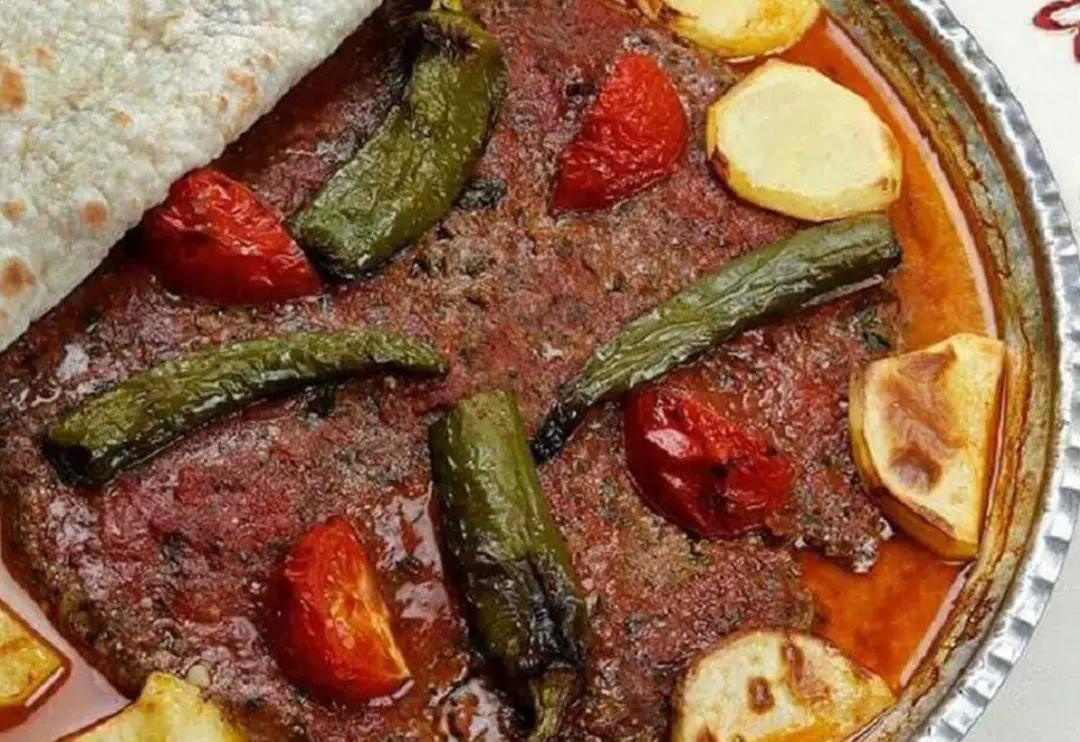 Hatay Usulü Tepsi Kebabı Tarifi – Pratik ve Lezzetli Görseli