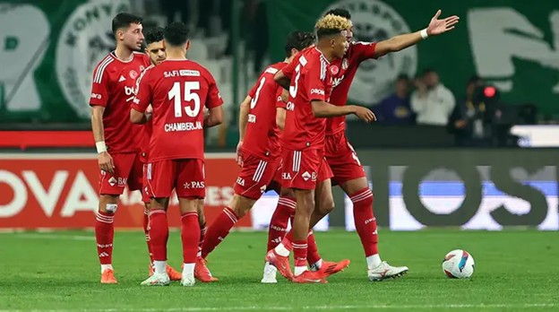 Beşiktaş'ta Uduokhai'den Kötü Haber: Derbi Maçında Forma Giyemeyecek! Görseli