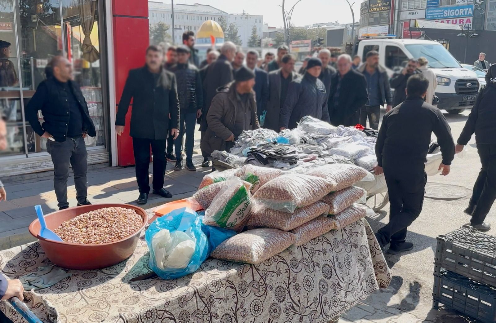 Van Büyükşehir Zabıtasından Seyyar Satıcılara Denetim! - Kare 5