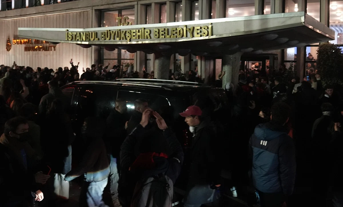 İmamoğlu Protestolarında Gerginlik: 16 Polis Yaralı, 53 Kişiye İşlem Görseli