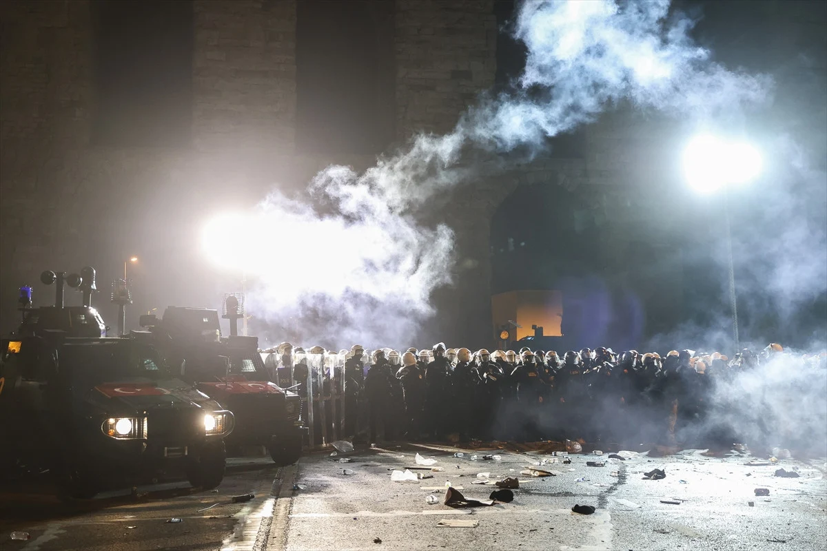 "İstanbul'da Protesto Gösterilerine Yönelik Operasyon: 106 Gözaltı" Görseli