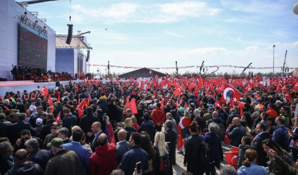 Maltepe’de İmamoğlu’na Destek Mitinginde 'Yuh Yuh' Şarkısı Çalındı! Görseli