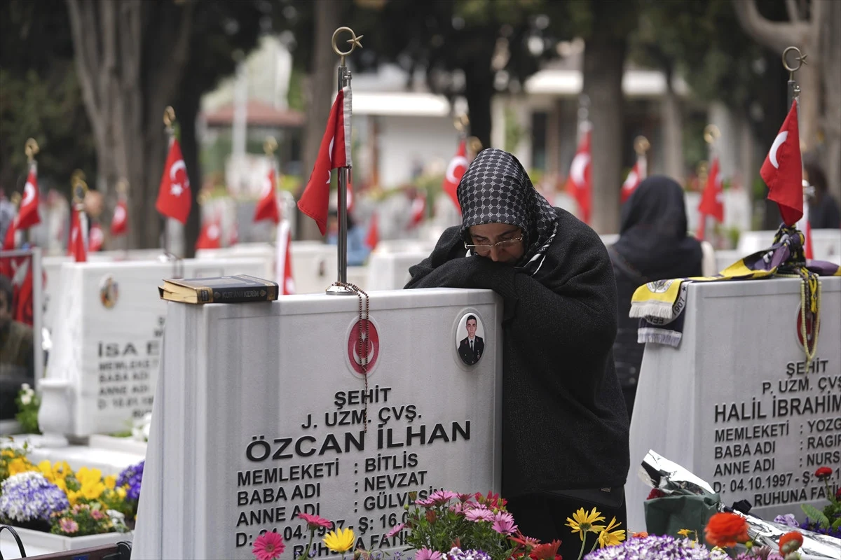 Ramazan Bayramı’nda Hüzün ve Gurur: Şehitler Gözyaşlarıyla Yad Edildi Görseli