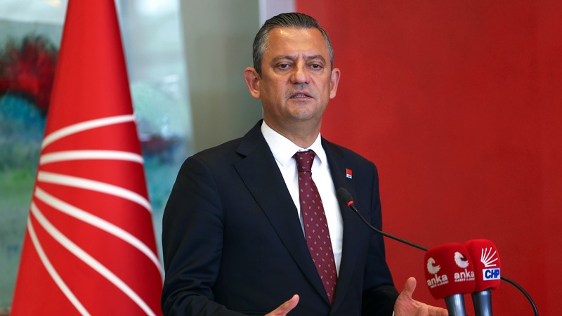 Özgür Özel’den Yeni Sokak Çağrısı: Meydanlara Bekliyorum Görseli