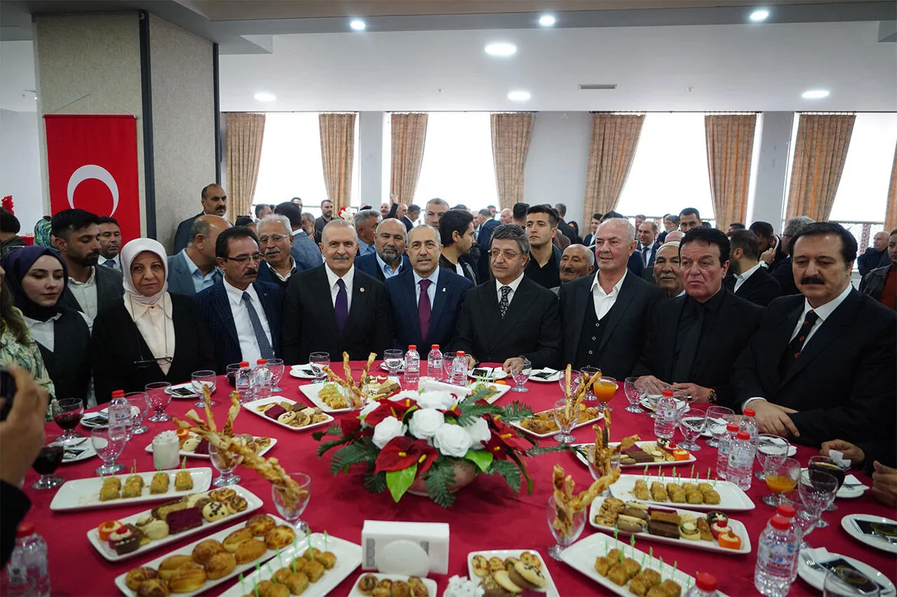 Van’da AK Parti’den Bayramlaşma Buluşması Görseli