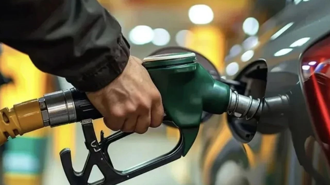 Benzin ve Motorin Fiyatları Tavan Yaptı: Litre 52 TL’ye Dayandı! Görseli