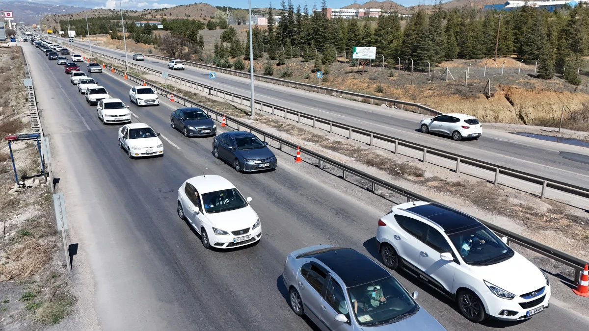 Bayram Tatilinde Trafikte Yoğun Denetim: Havadan ve Karadan Kesintisiz Kontrol! Görseli