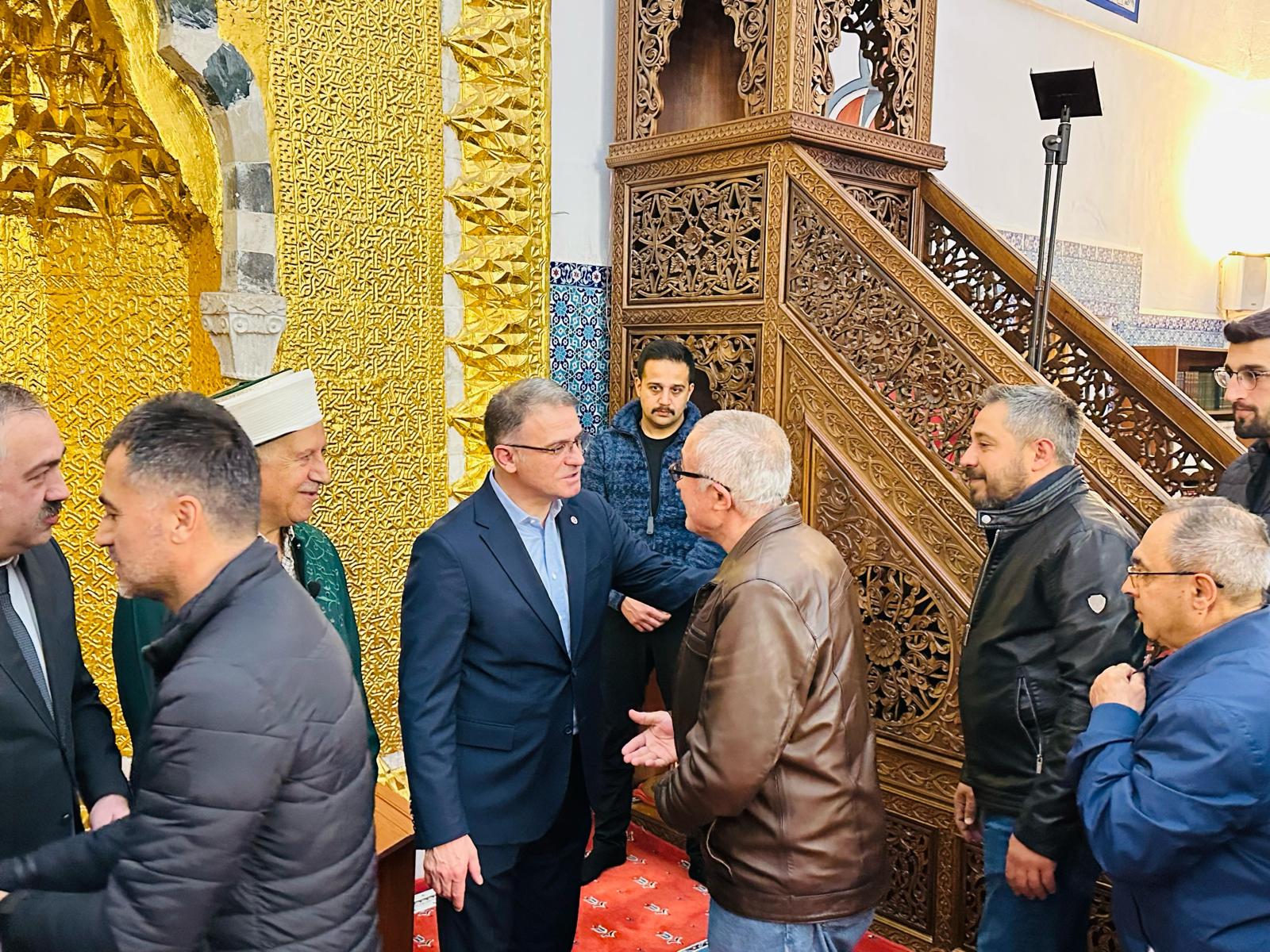 Vali Ozan Balcı Vatandaşlarla Bayramlaştı Görseli